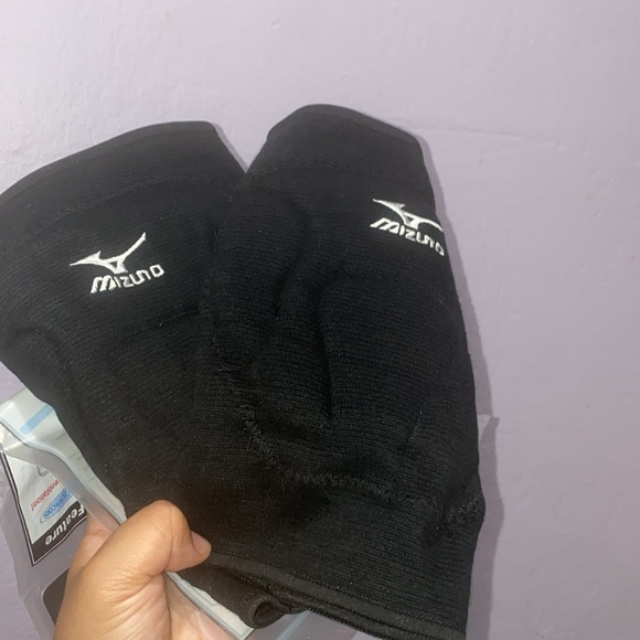Mizuno VS-1 Volleyball Knee Pads - Picture 2 of 4